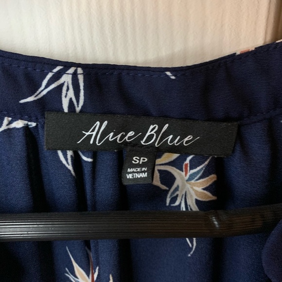 Alice Blue - Top - Small - light and flowy - Picture 4 of 4